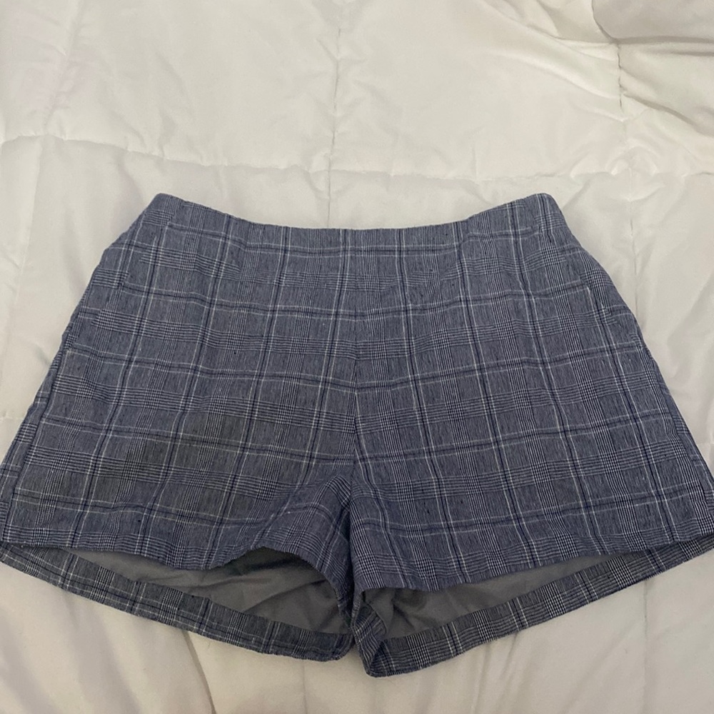 Cupcakes and cashmere Grey Shorts Size 4